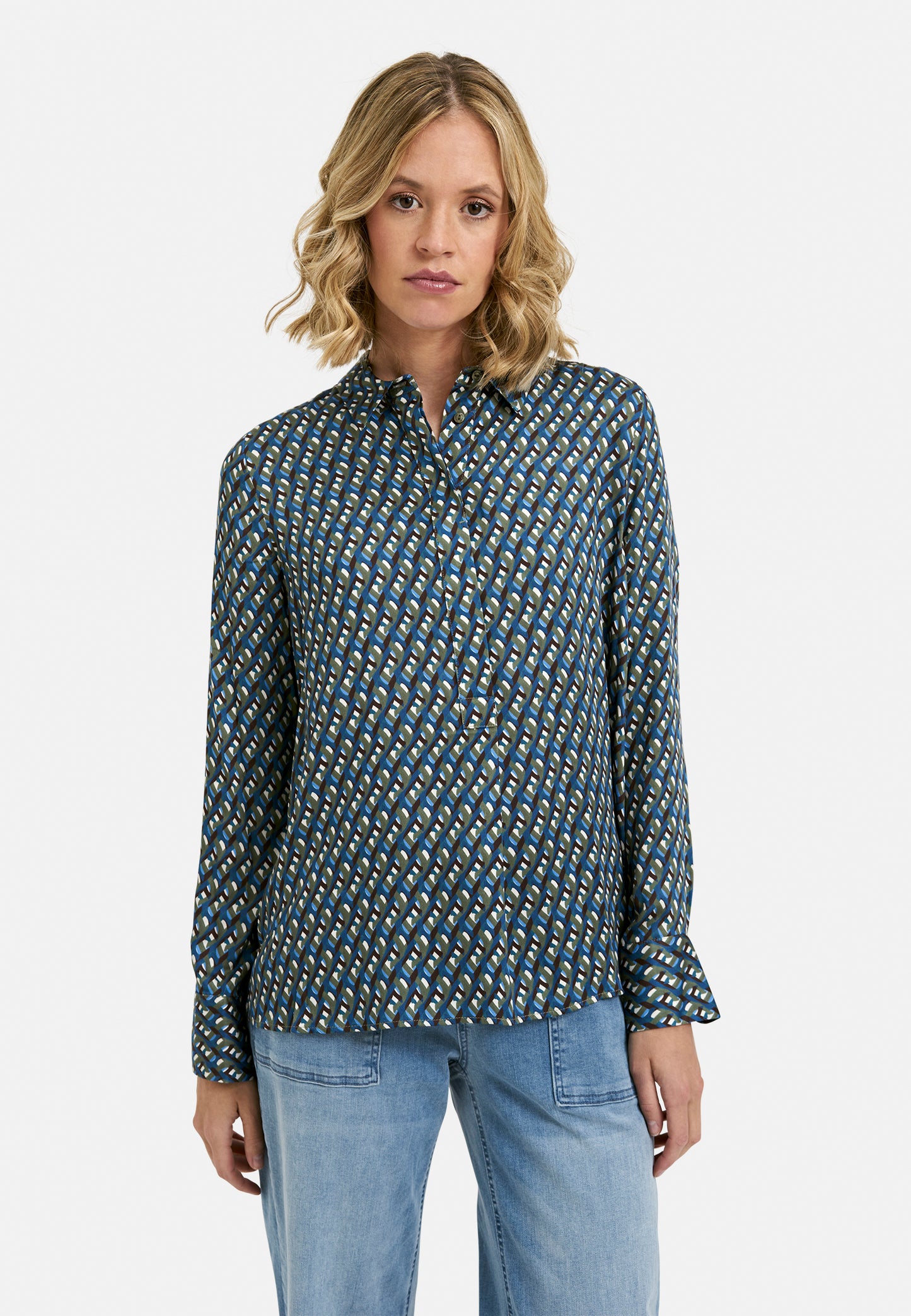 Blouse w collar and short placket w pleat + 1/1 sleeves